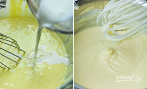 4. Немного кипящего молока влейте в желтки, взбейте. После вливайте остальное молоко, постоянно взбивая. Поставьте крем на огонь и уварите немного до загустения. В конце добавьте сливочное масло. 