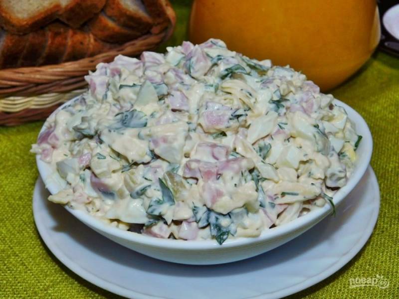 Салат с ветчиной и солеными огурцами — рецепт с фото пошагово