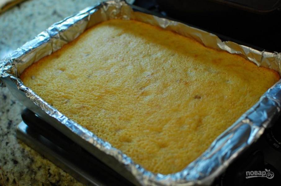 7.	Достаньте пирог из духовки и оставьте на 5 минут.