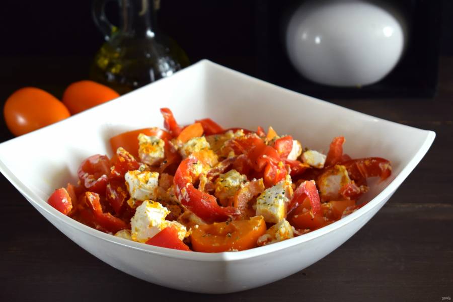 Как приготовить Салат с фетой, помидорами и перцем - пошаговое описание