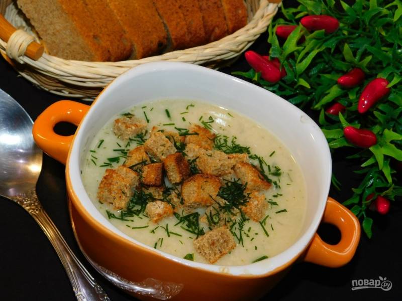 Сливочный крем-суп из шампиньонов с гренками