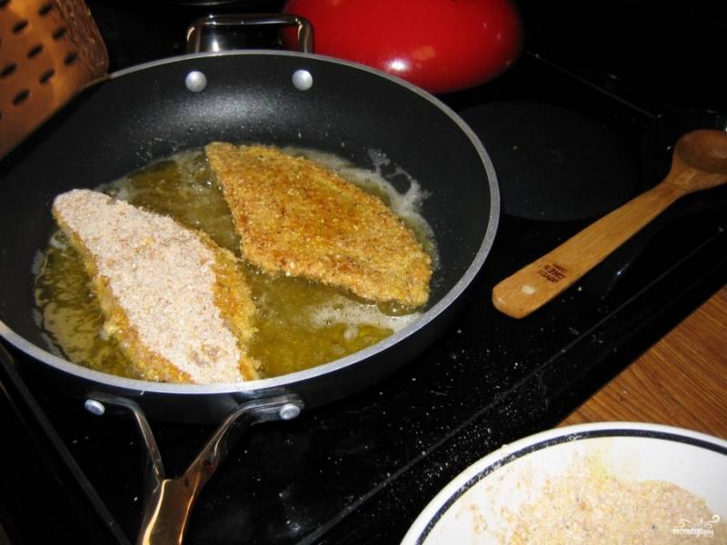 Как пожарить филе рыбы на сковороде в муке и яйце и 20 рецептов минтая в панировке, которые сможет приготовить каждый