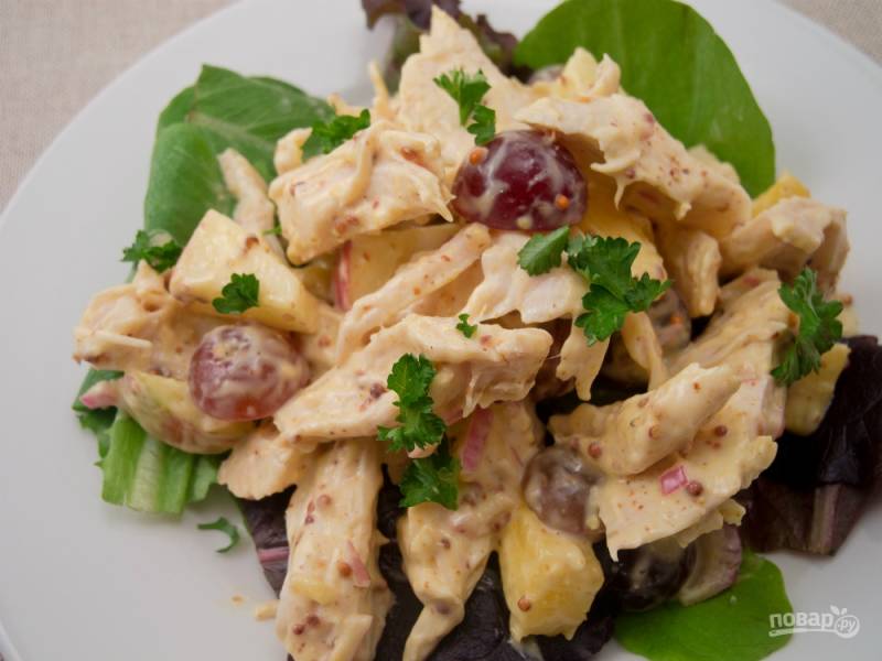 Классический рецепт салата с курицей и ананасом