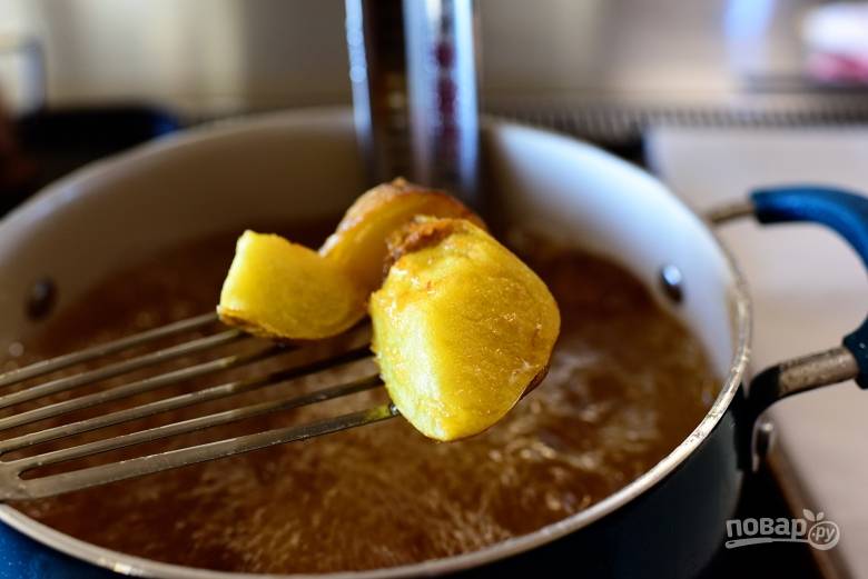 5. Обжарьте картофель в масле до золотистости.