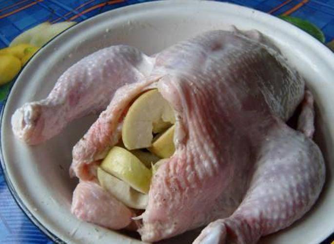 Запеченная курица с яблоками, пошаговый рецепт с фото на ккал