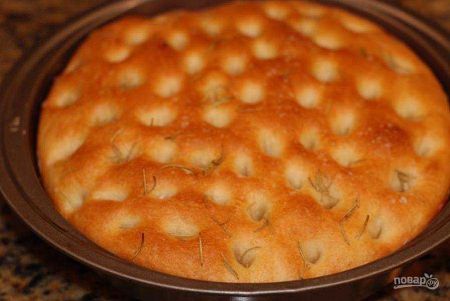 8. Выпекайте хлеб в разогретой до 200 градусов духовке 15 минут. После приготовление дайте хлебу полностью остыть. Приятного!