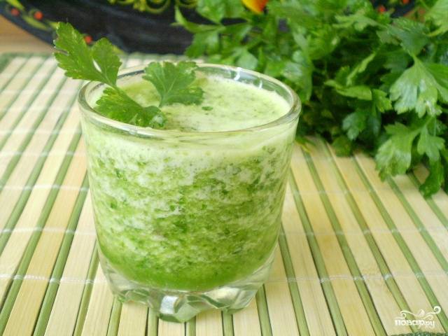 Зеленый коктейль с петрушкой