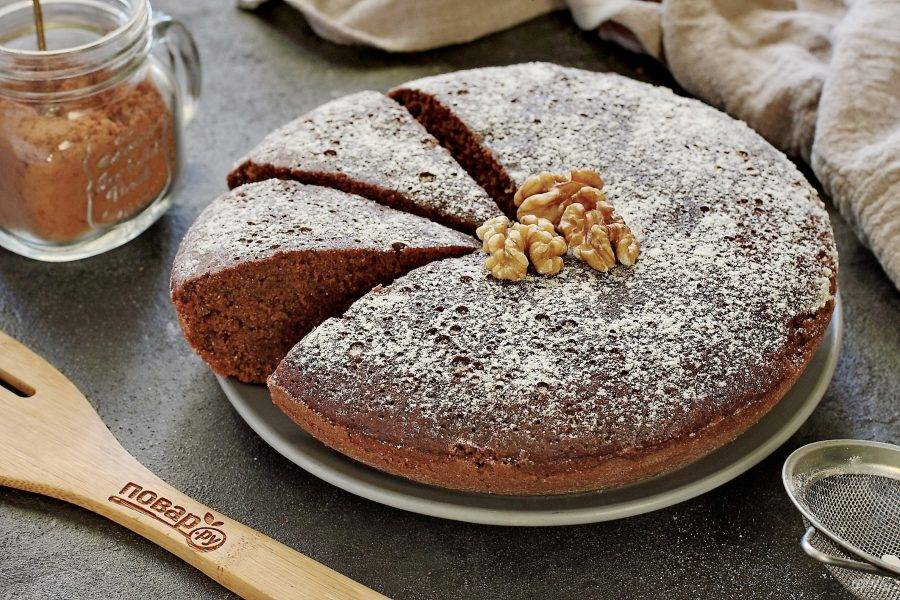 Перед подачей пирог по желанию можно украсить сахарной пудрой. Приятного аппетита!