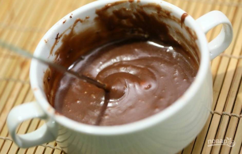 3. Растопите шоколад на водяной бане.