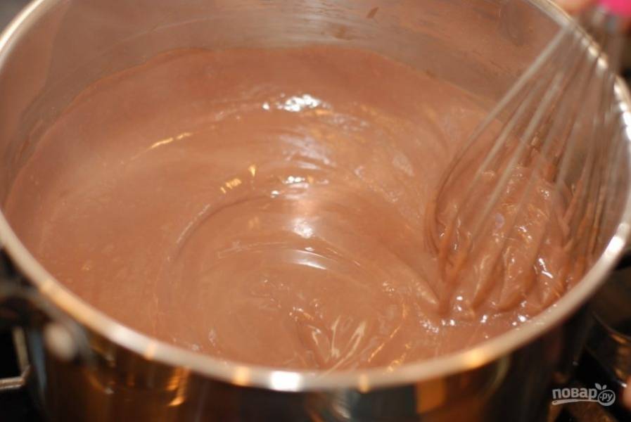 4. Грейте шоколадную массу на огне 5-7 минут.