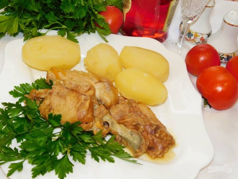 Ингредиенты для мяса кролика в сметанном соусе в мультиварке