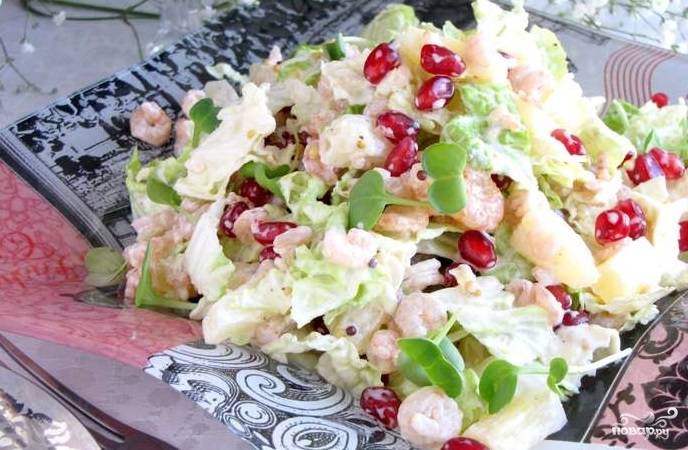 Салат с пекинской капустой, креветками и кедровыми орешками, рецепты с фото