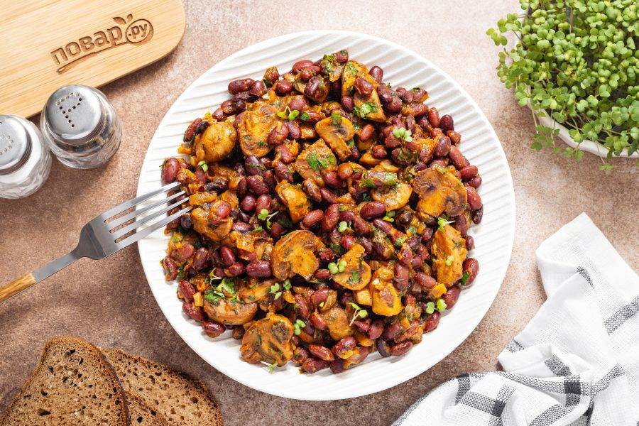 Красная фасоль с грибами готова, приятного вам аппетита!