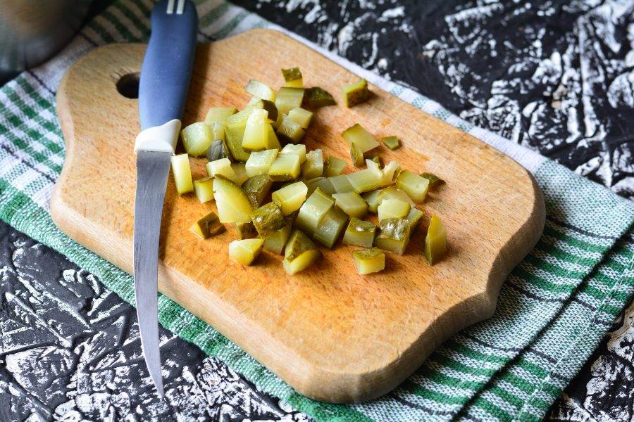 Рассольник с курицей и солеными огурцами