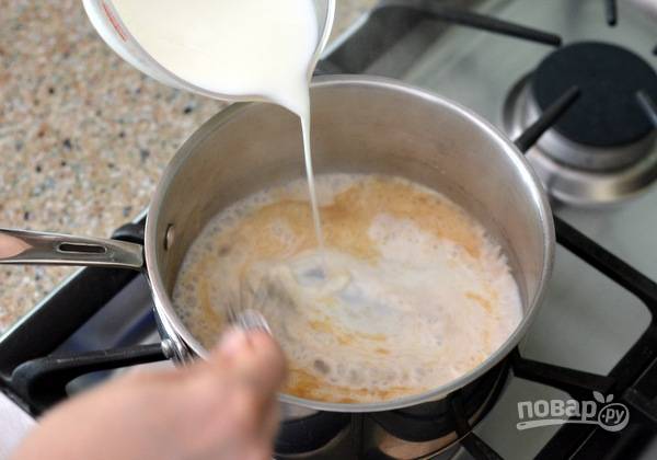 5. Добавив молоко, соль и специи, вы получите классический соус "Бешамель", например. Вкусных вам экспериментов на кухне!