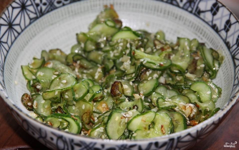 Салат из огурцов с чесноком