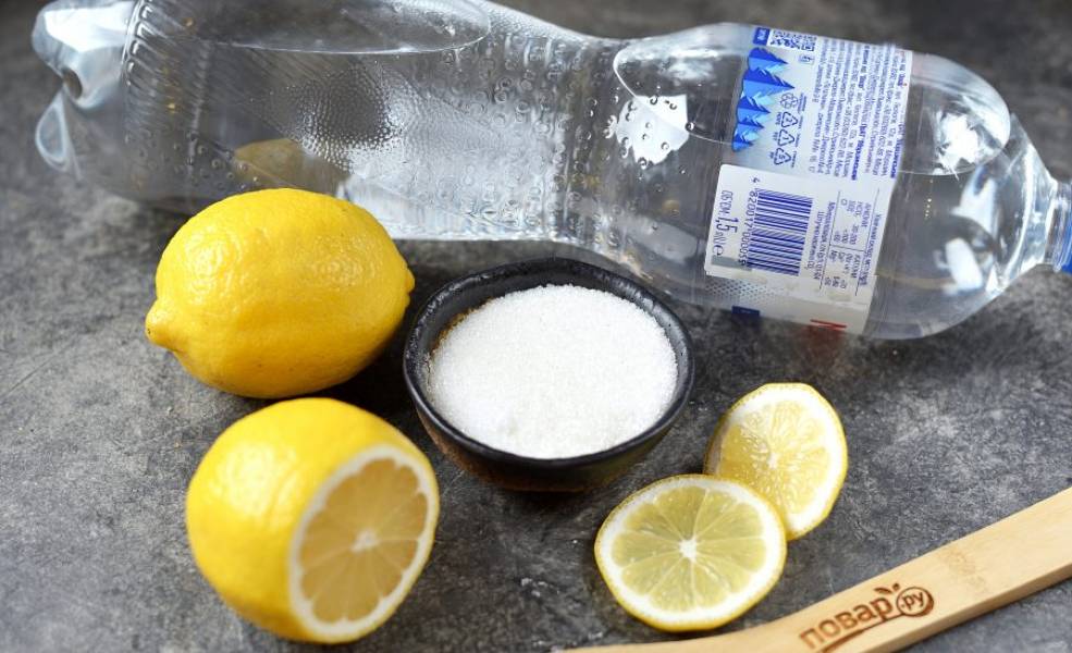 Для приготовления домашнего лимонада вам понадобится всего три ингредиента. 