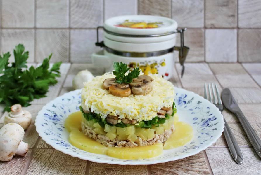 Салат с ананасами и курицей и грибами рецепт с фото