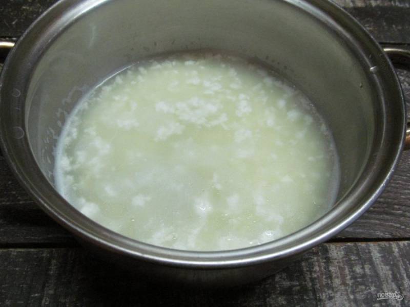 Если нет творога, можно быстро его приготовить из кислого молока. Молоко доведите до кипения. 