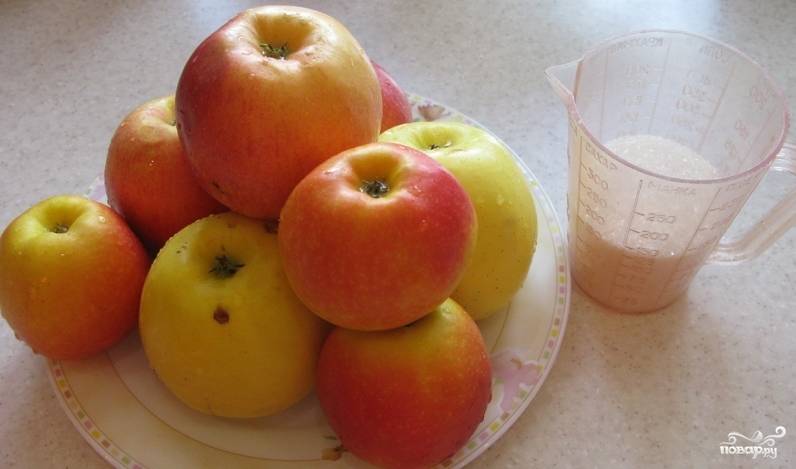 Взять сладкие спелые яблоки.