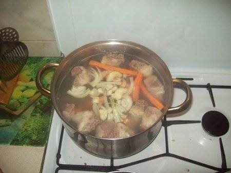 Сколько минут варить лук для бешбармака и сколько и как варить овощи для заправки (свекла, морковь, картофель)?
