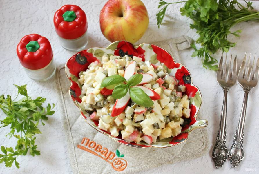 Салат с крабовыми палочками и яблоком - пошаговый рецепт с фото на webmaster-korolev.ru
