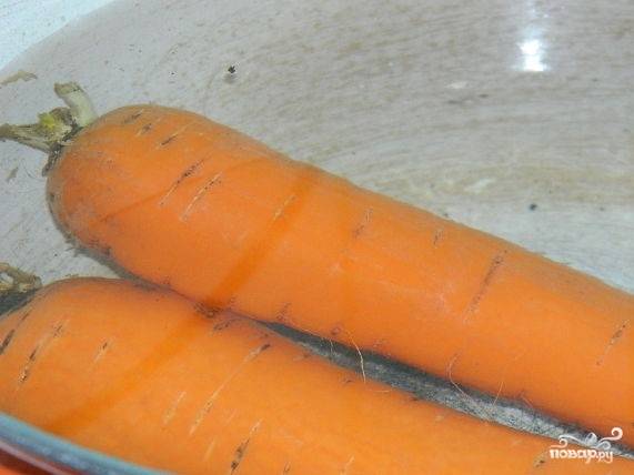 2.	Залейте морковь водой, варите 25 минут в посоленной воде.