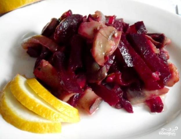 Салат со свеклой и грибами