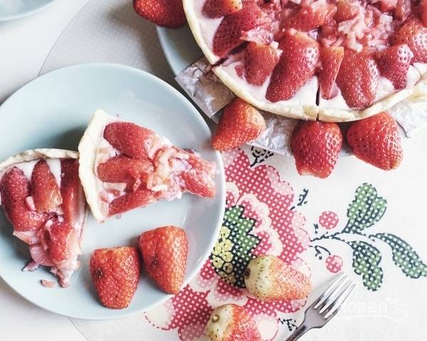 Пирог с клубникой в мультиварке
