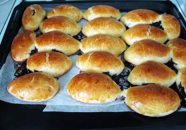 Пирожки с черникой на сковороде - 11 пошаговых фото в рецепте