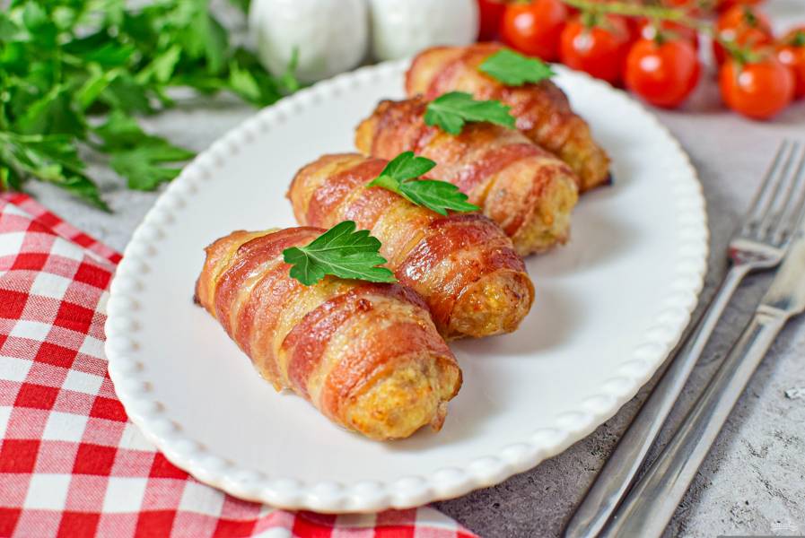 Рулетики с беконом