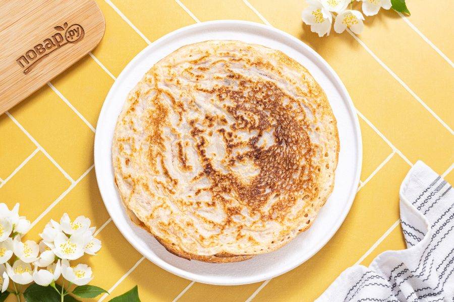 Готовые блинчики сложите стопочкой.
