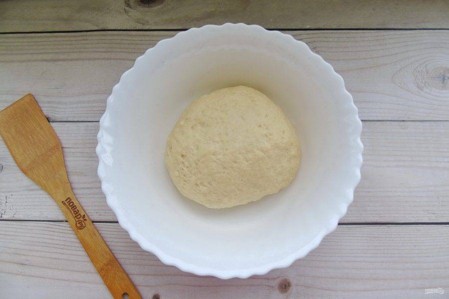 Сдобное дрожжевое тесто на сливках с изюмом и миндалем