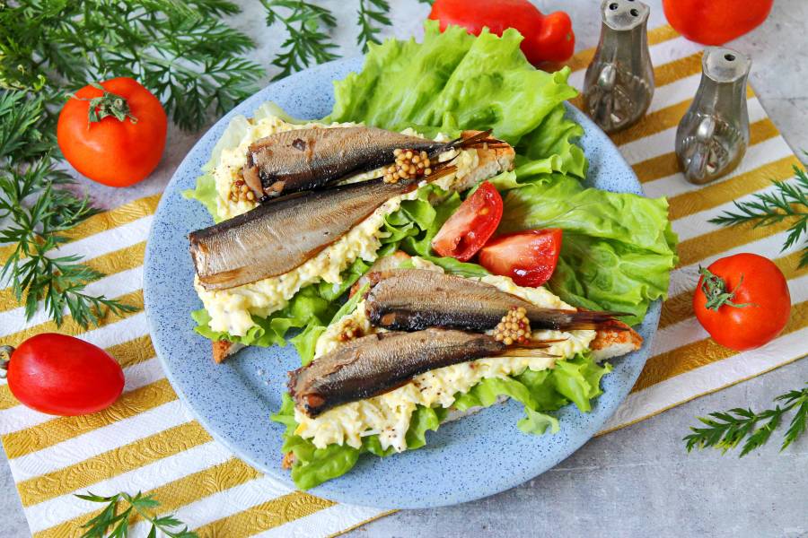 Бутерброды со шпротами