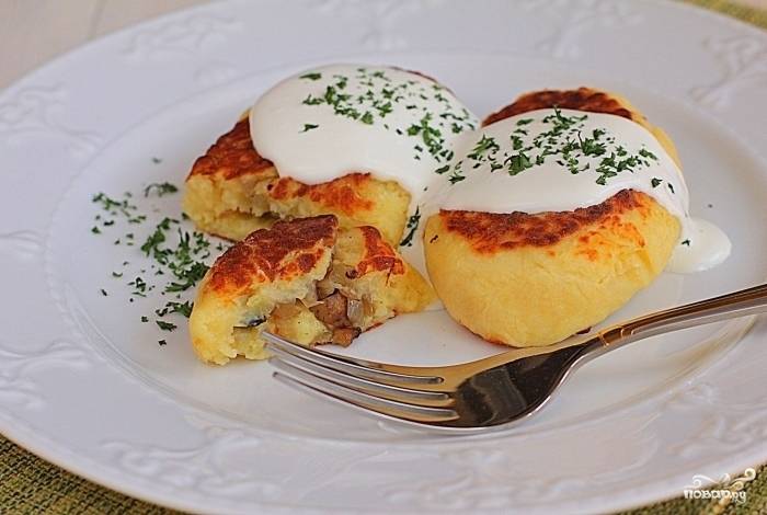 Картофельные пирожки с капустой на сковородке | Рецепты блюд