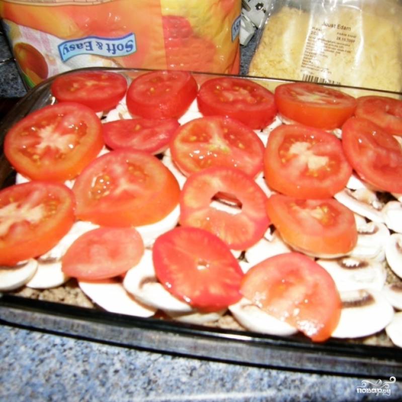 Далее - слой помидоров.