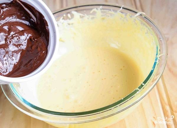 5. Добавьте растопленный шоколад или какао. 