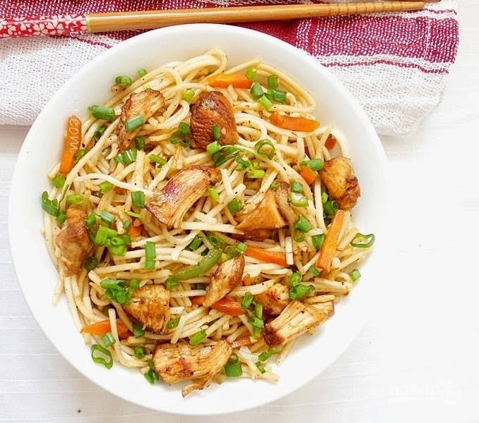 Лапша по китайски с курицей и овощами