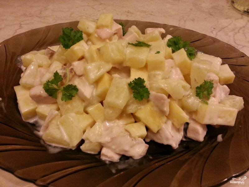 Салат из курицы с ананасами классический рецепт фото пошагово и видео