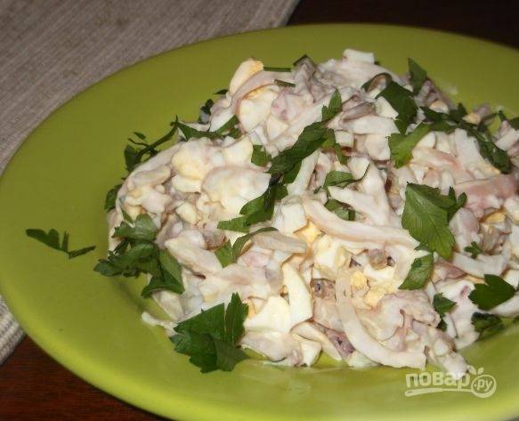 Простые салаты с кальмарами на день рождения - рецепты с фото