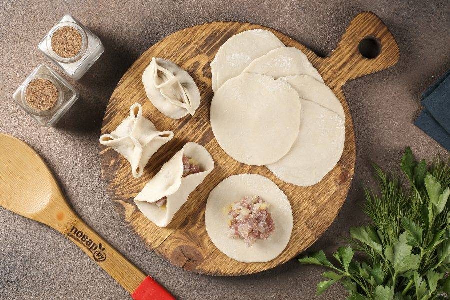 Открытые манты на обычной сковороде, без пароварки. Подсмотрели рецепт в Узбекистане