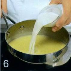 Перелить суп в кастрюлю, добавить
сливки, перемешать и поставить
в холодильник на 2 ч.
Разлить суп по тарелкам, в каждую
положить несколько кусочков лосося.