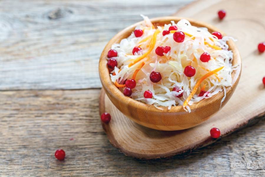 Простые рецепты квашеной капусты: классический, со свеклой, чесноком, сливами