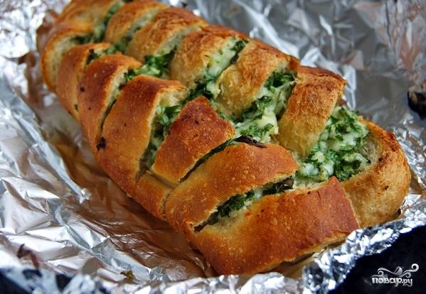 Багет с сыром и чесноком