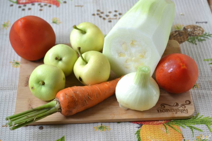 Подготовьте необходимые ингредиенты. Очистите и помойте овощи.