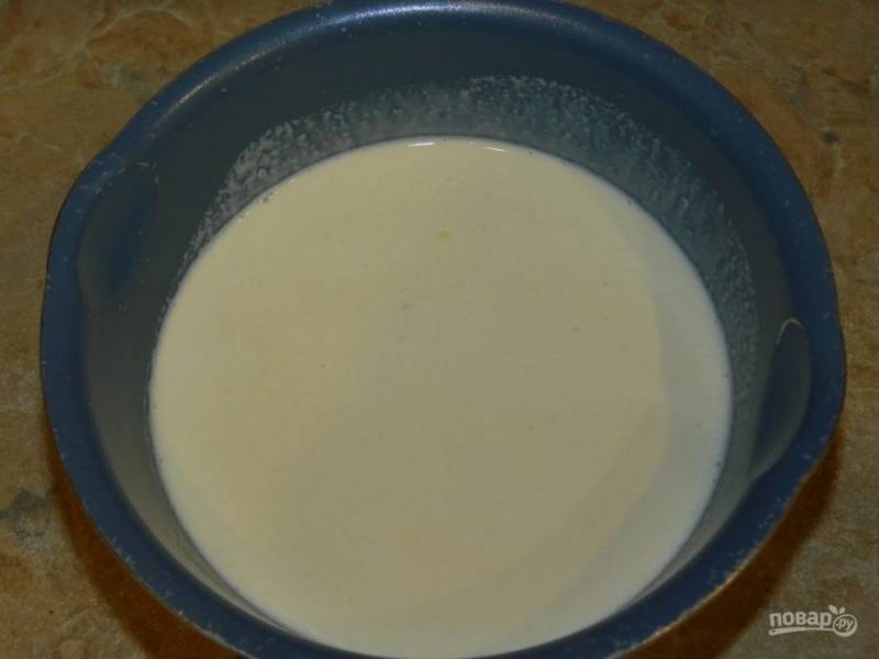 Сливки соедините с молоком, добавьте сахар и доведите до кипения. Добавьте набухший желатин и размешайте, чтобы он растворился полностью.