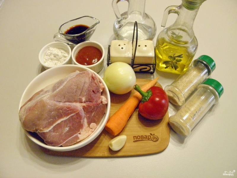 1. Подготовьте необходимые ингредиенты. Овощи и мясо вымойте. Идеальный вариант для рецепта — имбирь свежий, но если нет его под рукой, замените молотым.