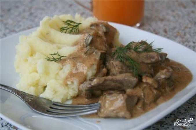 мясо с солеными огурцами рецепт с фото пошагово на сковороде из свинины | Дзен