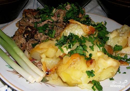 Картофель с салом в горшочке