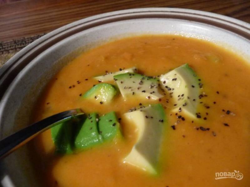 4.	Украсьте суп сушеными травами или сливками. Подавайте его горячим к столу. 